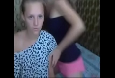 Primeira experiência lésbica da novinha na webcam