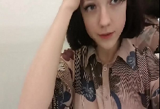 Novinha se masturbando no provador
