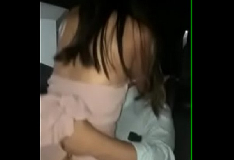 Marido filma esposa fodendo com outro no carro