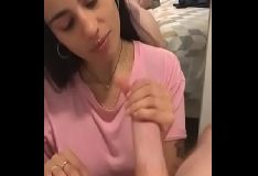 Amiga novinha pagando boquete