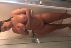 Vídeos de Catia Carvalho nua tomando banho