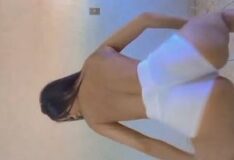 Vídeos de Taty Maia rebolando a calcinha apertadinha na sua bucetinha gostosa enquanto exibe seu short apertado