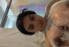 Vídeos da Mandy Lia alisando o peitão enorme
