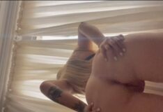 Vídeos da Camila Putini exibindo sua bunda em vídeos