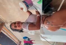 Vídeo da Andressa Lopes de calcinha da blusa