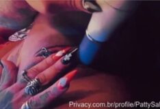 Assista ao vídeo de Mamacita / Patty Salles fodendo a bucetinha com vibradores