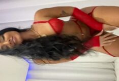 Vídeos de Ya Malb vestindo lingerie vermelha gostosa