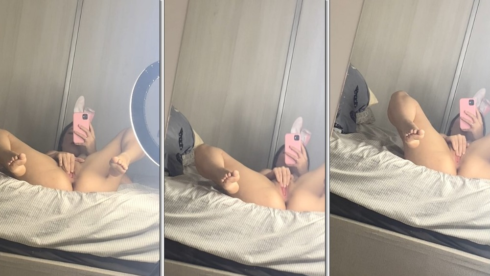 Luana Gaab se masturbando e deixando sua pepeca molhadinha