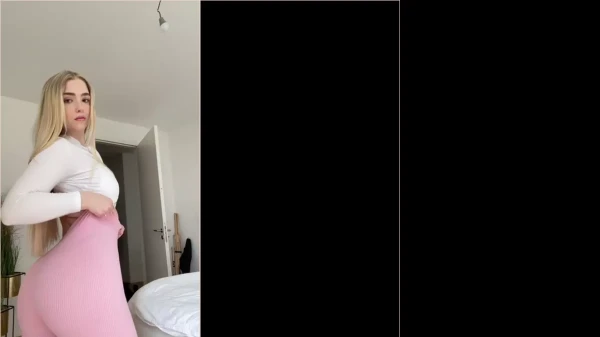 Elina Olsson dando uma provocadinha, com uma calça bem justa