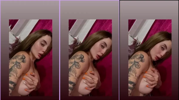 Abbie, uma gostosinha novinha cheia de tatuagens se exibindo
