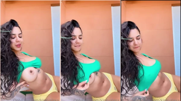 Atraente e ousada, a Alexa tá toda gostosa mostrando sua beleza!