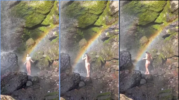 Bruna, a delícia, toda à vontade na cachoeira, sem roupa nenhuma