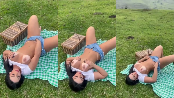 Daiane Alves se deliciando em um momento íntimo durante o piquenique