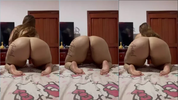 Vídeo da Daniela Arcila de quatro pelada mostrando o bumbum