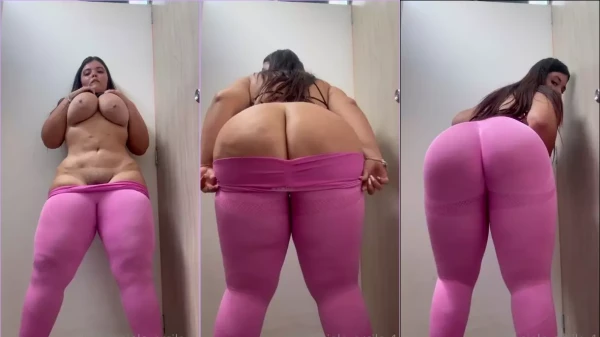 A Daniela Arcila ebuceta a intimidade e os atributos nesse vídeo picante