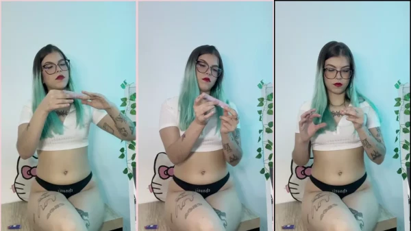 Vídeo ousado da Mel Martins enrolando um beck