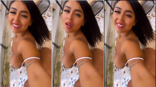 Desinibida e com aquele sorrisão maroto, a andreamolina mostra todo seu corpão
